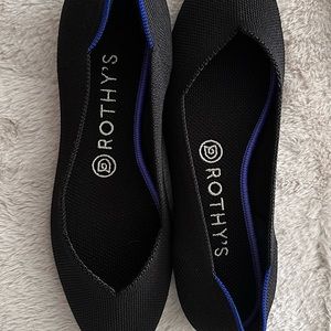 Rothy’s The Point in Black. Comfortable pointed toe flats lightweight.